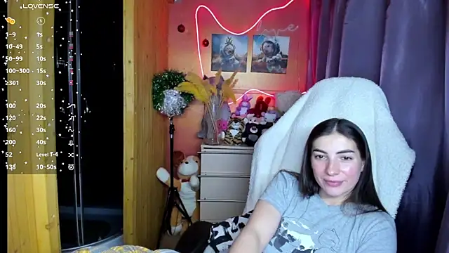 Fiery Brunette  online show from January 13, 2026, 4:22 pm