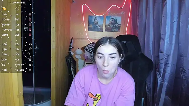 Fiery Brunette  online show from March 6, 2025, 9:25 am