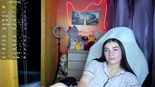 Fiery Brunette  online show from September 23, 2025, 3:19 pm