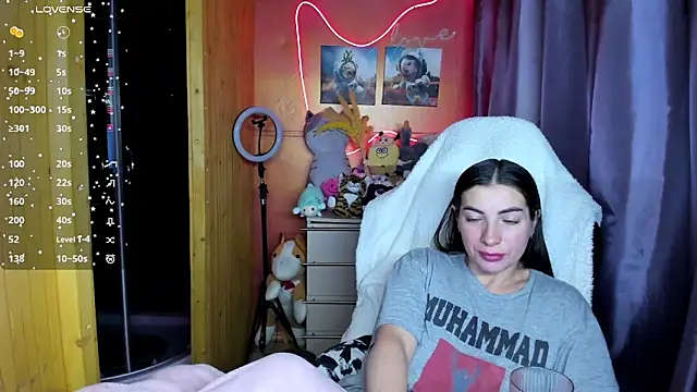 Fiery Brunette  online show from March 4, 2026, 1:24 am