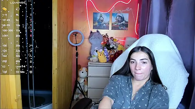 Fiery Brunette  online show from September 26, 2025, 12:01 pm