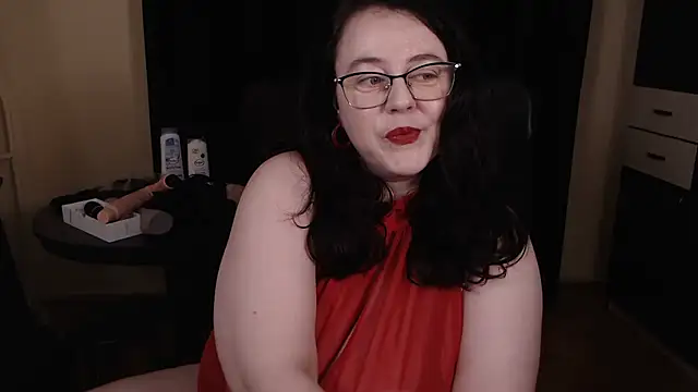 Snapshot of poshmistress chatting on December 14, 2025, 6:46 pm poshmistress online show from December 14, 2025, 6:46 pm
