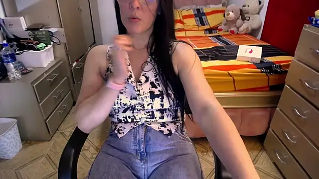 Snapshot of BitterMomXxx chatting on March 12, 2025, 12:53 am BitterMomXxx online show from March 12, 2025, 12:53 am