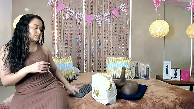 Snapshot of sabrina_shark_ chatting on February 16, 2026, 2:43 am sabrina shark online show from February 16, 2026, 2:43 am