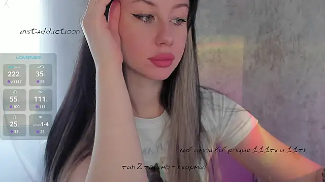 Snapshot of elena_addiction chatting on March 17, 2025, 6:18 am elena addiction online show from March 17, 2025, 6:18 am