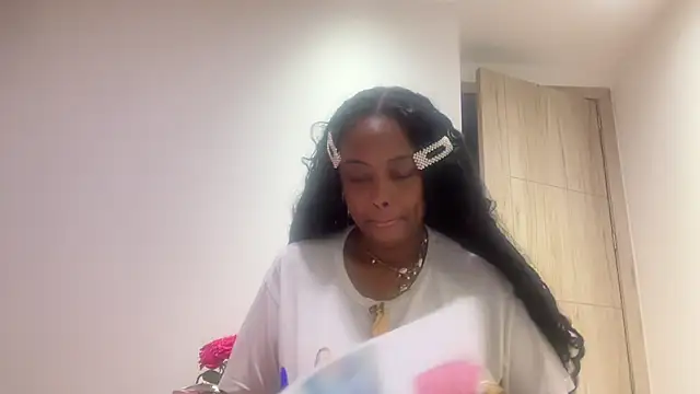 Snapshot of ChocolateCakeQueen chatting on April 24, 2026, 4:58 am ChocolateCakeQueen online show from April 24, 2026, 4:58 am