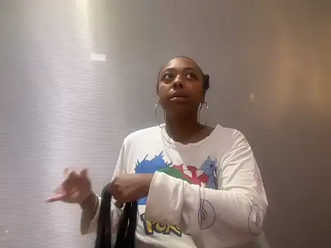 Snapshot of ChocolateCakeQueen chatting on July 1, 2026, 1:50 am ChocolateCakeQueen online show from July 1, 2026, 1:50 am