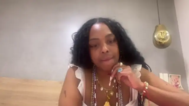 Snapshot of ChocolateCakeQueen chatting on April 17, 2026, 3:53 am ChocolateCakeQueen online show from April 17, 2026, 3:53 am