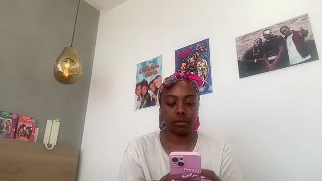 Snapshot of ChocolateCakeQueen chatting on May 29, 2026, 3:07 pm ChocolateCakeQueen online show from May 29, 2026, 3:07 pm
