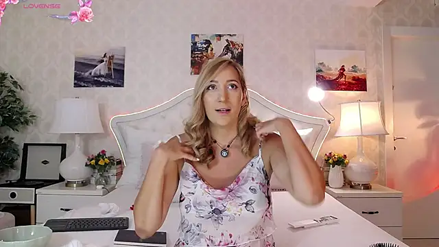 Snapshot of IreneHope chatting on July 2, 2026, 8:53 am IreneHope online show from July 2, 2026, 8:53 am