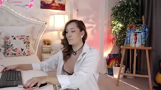 Snapshot of IreneHope chatting on February 13, 2026, 9:53 am IreneHope online show from February 13, 2026, 9:53 am