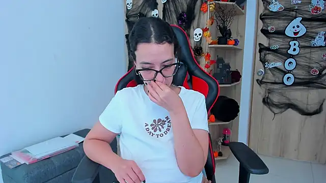  amanda seyfried19 online show from October 24, 2025, 5:01 pm