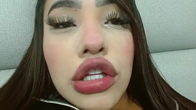 Snapshot of emily_brontee_ chatting on October 7, 2025, 1:12 pm emily brontee online show from October 7, 2025, 1:12 pm