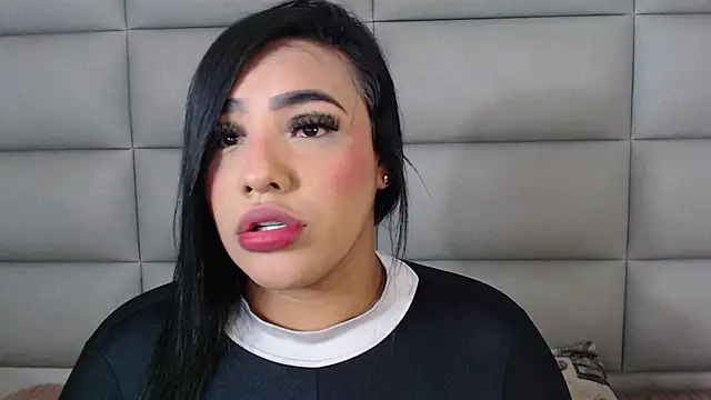 Snapshot of emily_brontee_ chatting on March 6, 2025, 1:35 pm emily brontee online show from March 6, 2025, 1:35 pm