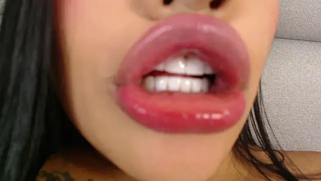 Snapshot of emily_brontee_ chatting on March 20, 2025, 3:58 pm emily brontee online show from March 20, 2025, 3:58 pm