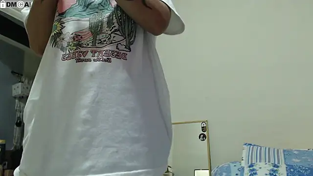 Snapshot of AlinaWoolf_ chatting on April 9, 2026, 6:19 am AlinaWoolf online show from April 9, 2026, 6:19 am