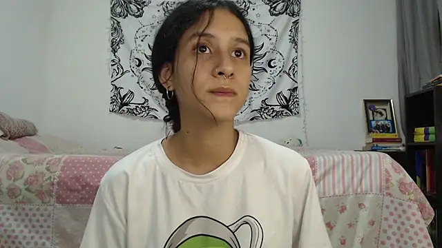 Snapshot of AlinaWoolf_ chatting on January 3, 2025, 11:44 pm AlinaWoolf  online show from January 3, 2025, 11:44 pm