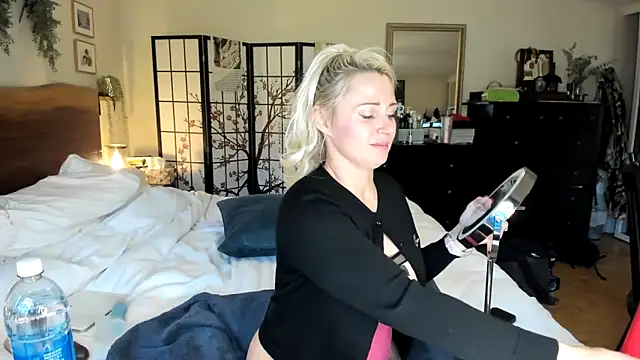 Snapshot of AlwaysAffirming chatting on October 22, 2025, 8:52 pm AlwaysAffirming online show from October 22, 2025, 8:52 pm