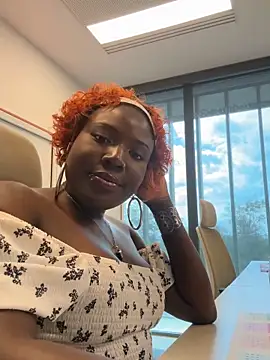 Miss-syanaa online show from September 26, 2025, 5:47 am