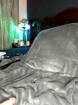 Snapshot of Ice_Raven chatting on March 18, 2025, 7:22 pm Ice Raven online show from March 18, 2025, 7:22 pm