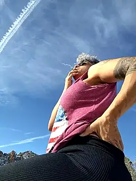 Snapshot of CeceilaMoon chatting on January 11, 2026, 8:05 pm CeceilaMoon online show from January 11, 2026, 8:05 pm