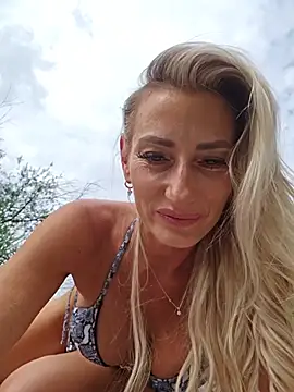 Snapshot of Vika_Viktoria chatting on June 17, 2026, 1:54 pm Vika Viktoria online show from June 17, 2026, 1:54 pm
