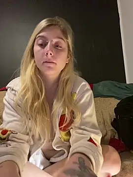 Snapshot of AndreaFoxxx18 chatting on December 14, 2024, 1:38 am AndreaFoxxx18 online show from December 14, 2024, 1:38 am