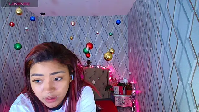 NicolleTaylor online show from December 22, 2025, 4:12 am