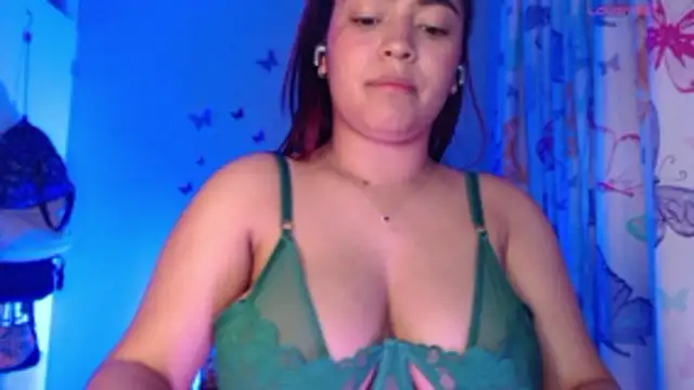 NicolleTaylor online show from April 14, 2026, 12:04 am