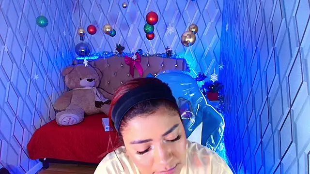 Snapshot of NicolleTaylor chatting on December 14, 2025, 3:57 am NicolleTaylor online show from December 14, 2025, 3:57 am