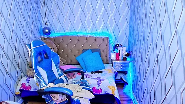 Snapshot of NicolleTaylor chatting on December 5, 2025, 4:33 am NicolleTaylor online show from December 5, 2025, 4:33 am