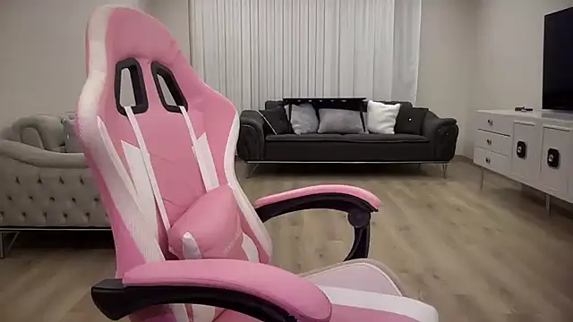 petitebeauty online show from July 27, 2026, 9:11 pm