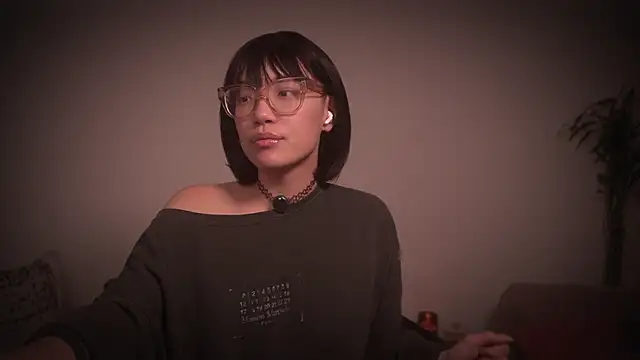 meganmei666 online show from November 10, 2025, 2:27 am