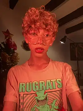 lyamthommpson online show from December 19, 2025, 9:17 pm