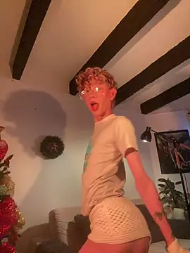 Snapshot of lyamthommpson chatting on December 1, 2025, 8:10 pm lyamthommpson online show from December 1, 2025, 8:10 pm