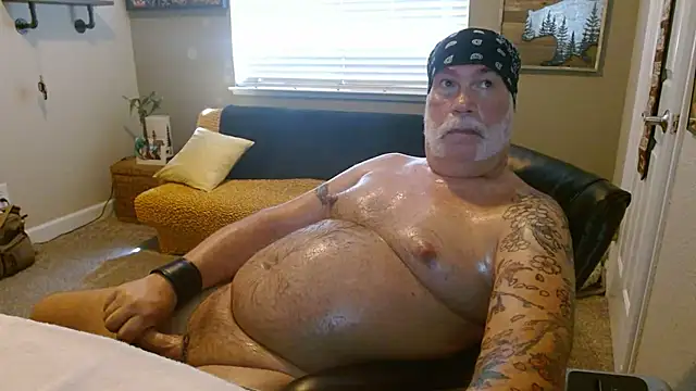 musclebearnips online show from July 15, 2026, 5:31 pm