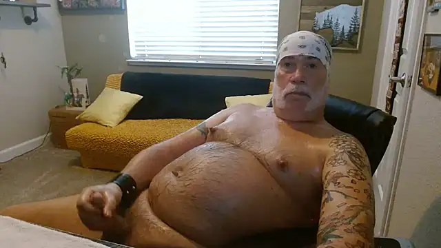 musclebearnips online show from July 17, 2026, 8:17 pm