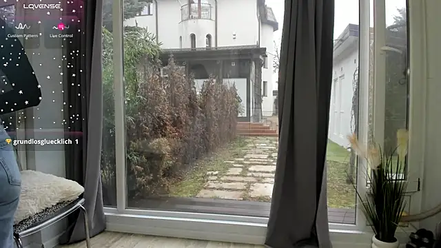 Selena Reeves online show from March 2, 2025, 7:32 am