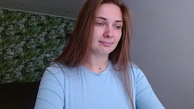 Snapshot of Olivia_shine chatting on October 31, 2025, 5:15 am Olivia shine online show from October 31, 2025, 5:15 am