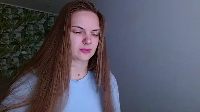 Snapshot of Olivia_shine chatting on October 11, 2025, 4:24 am Olivia shine online show from October 11, 2025, 4:24 am