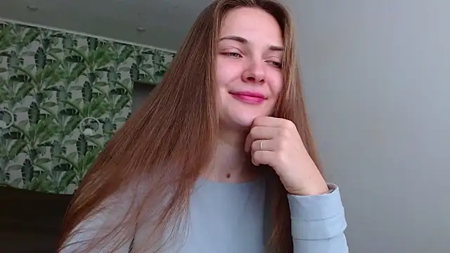 Snapshot of Olivia_shine chatting on November 15, 2025, 5:22 am Olivia shine online show from November 15, 2025, 5:22 am