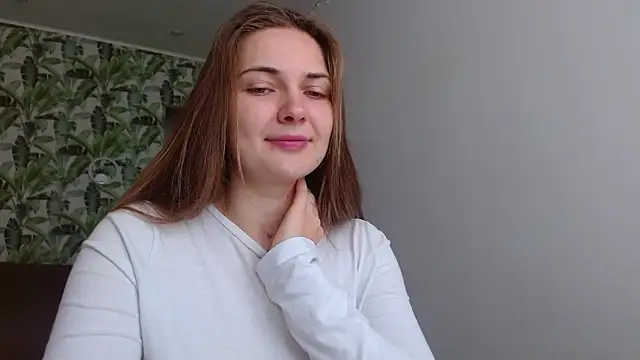 Snapshot of Olivia_shine chatting on October 28, 2025, 5:29 am Olivia shine online show from October 28, 2025, 5:29 am