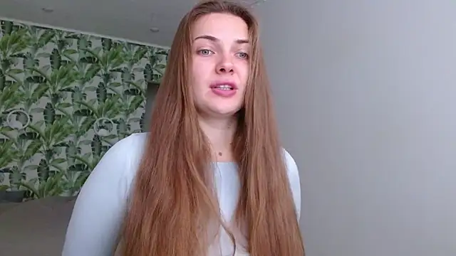 Snapshot of Olivia_shine chatting on October 17, 2025, 4:27 am Olivia shine online show from October 17, 2025, 4:27 am