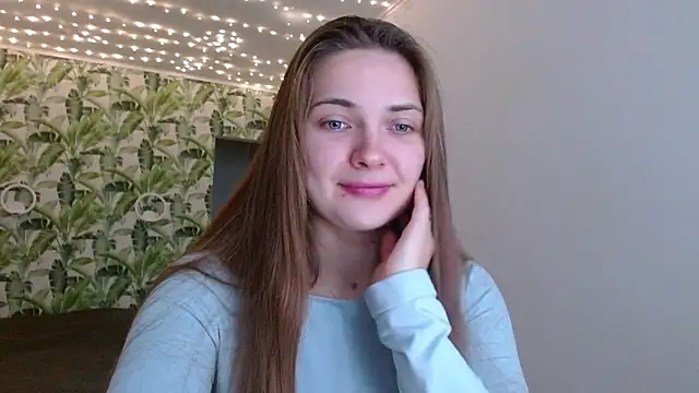 Snapshot of Olivia_shine chatting on October 23, 2025, 4:22 am Olivia shine online show from October 23, 2025, 4:22 am