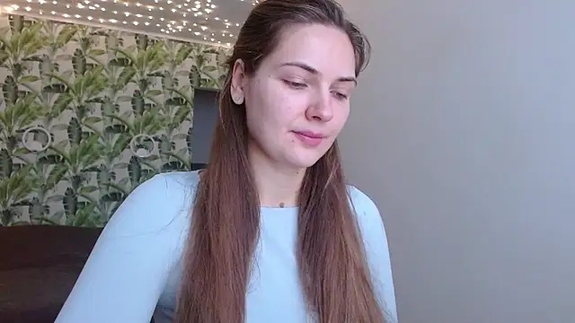 Snapshot of Olivia_shine chatting on October 24, 2025, 4:22 am Olivia shine online show from October 24, 2025, 4:22 am