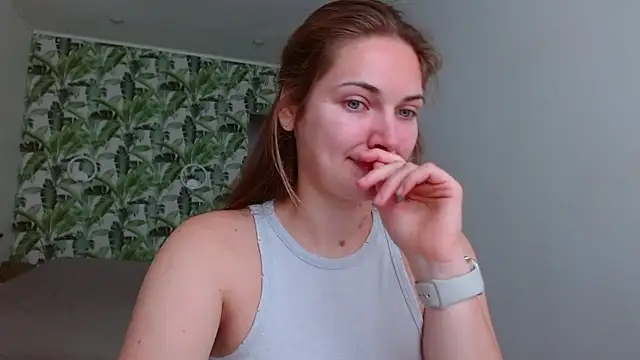 Snapshot of Olivia_shine chatting on September 28, 2025, 4:30 am Olivia shine online show from September 28, 2025, 4:30 am