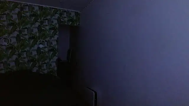 Snapshot of Olivia_shine chatting on November 24, 2025, 5:18 am Olivia shine online show from November 24, 2025, 5:18 am