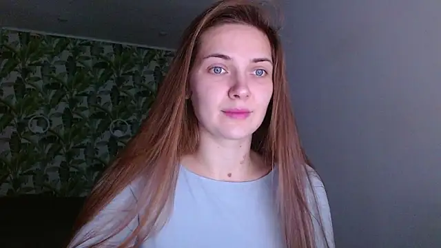 Snapshot of Olivia_shine chatting on November 28, 2025, 5:18 am Olivia shine online show from November 28, 2025, 5:18 am