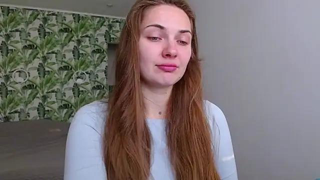 Snapshot of Olivia_shine chatting on October 7, 2025, 4:24 am Olivia shine online show from October 7, 2025, 4:24 am