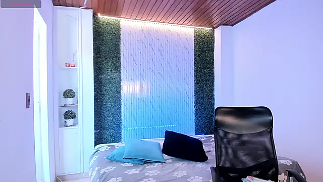 victoria mooree online show from March 9, 2026, 4:21 pm